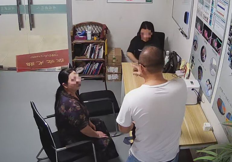 她用呼吸机四年